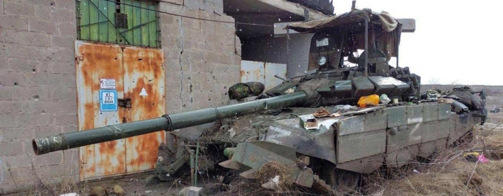 Destruction d'un char Russe à Marioupol : auteur Ministère des affaire intérieures de l'Ukraine - source wikipedia : licence créativ commons