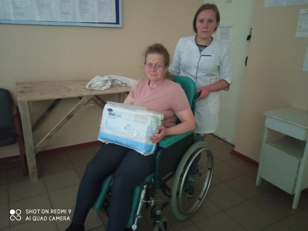 Juin 2023 : attribution de matériel médical et de produit de santé aux malades - photo Sasha Yasenchuk