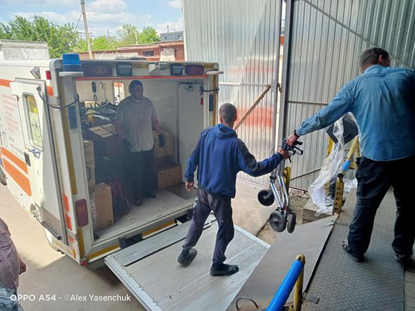 Mai 2023 : Arrivée de l'aide humanitaire à Chernihiv - photo Sasha Yasenchuk