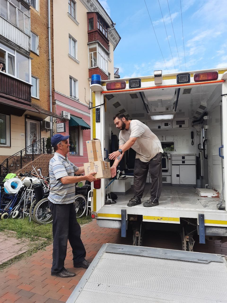 Arrivée de matériel médical à Chernihiv - photo : Sasha Yasenchuk