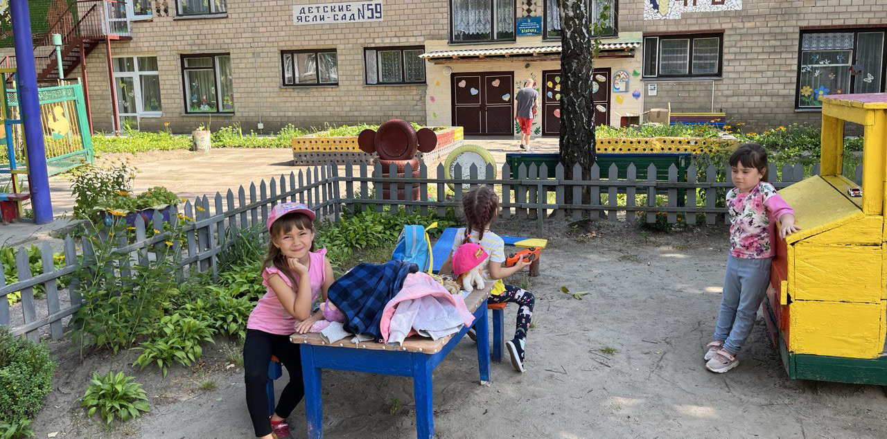 Livraison humanitaire école 59 de Chernihiv - photo : Iryna Solomakha