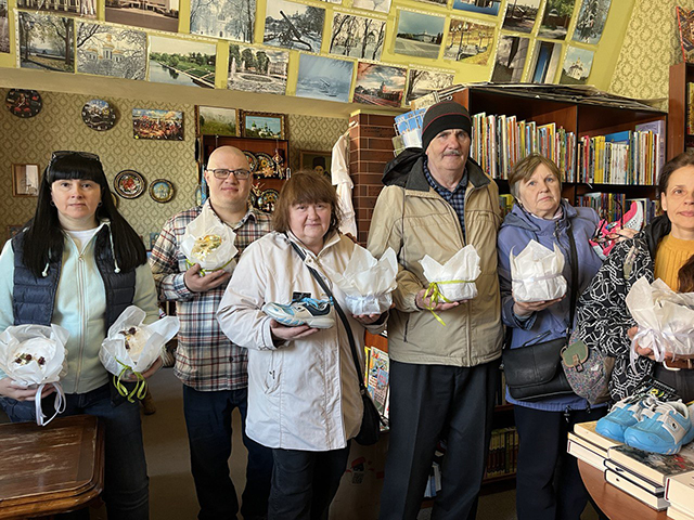 Avril 2025 Aide aux familles déshéritées pour Pâques - Photo Iryna Solomakha