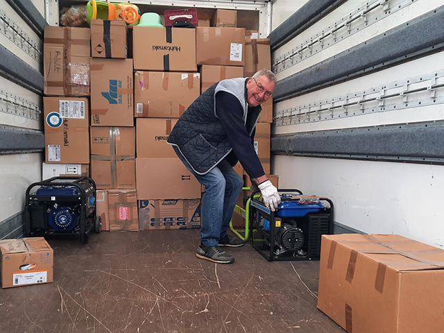 Novembre 2025 Chargement groupes électrogènes - Photo Liouba Lorr'Ukraine